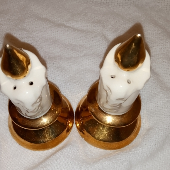 EUC adorable 5 Inch Salt and Pepper Candle Shakers - Picture 5 of 5